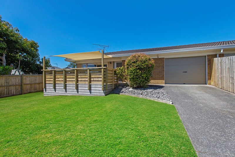 1/5 Challen Close, Conifer Grove, Takanini - Carousel 1