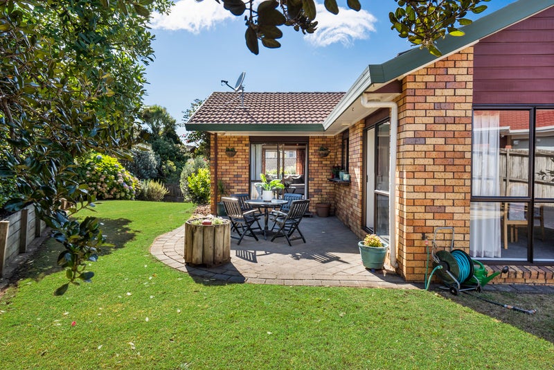 10 Gardenia Grove, Half Moon Bay, Auckland - Carousel 1