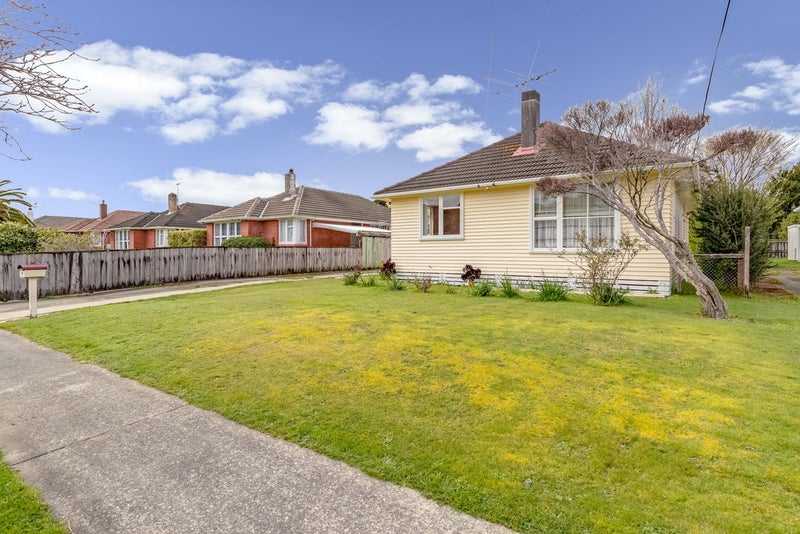 15 Mary Crescent, Elderslea, Upper Hutt - Carousel 1