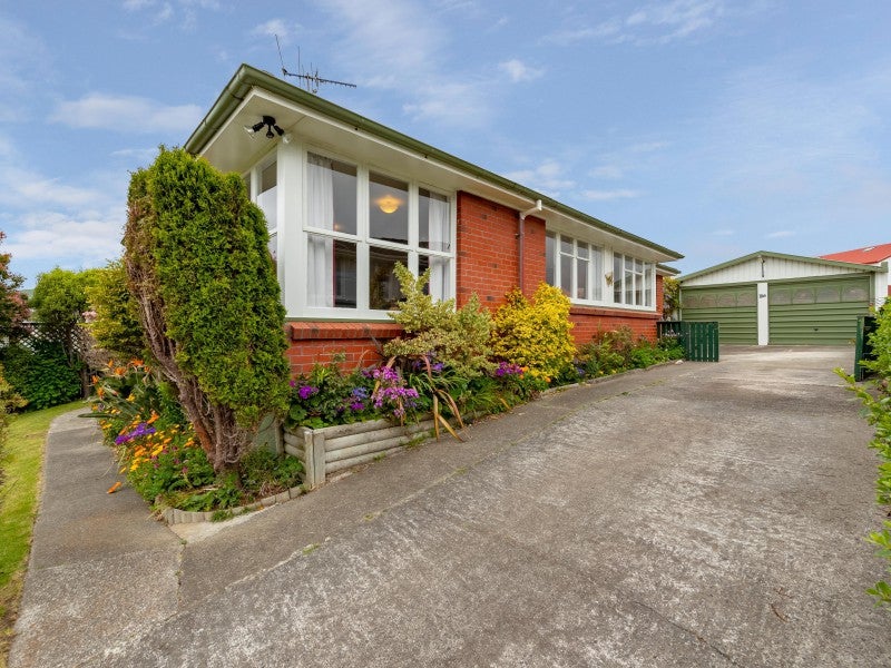 15 Bellona Place, Cannons Creek, Porirua - Carousel 1