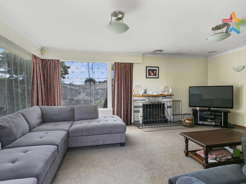 10 Holyoake Crescent, Avalon, Lower Hutt - Carousel 2