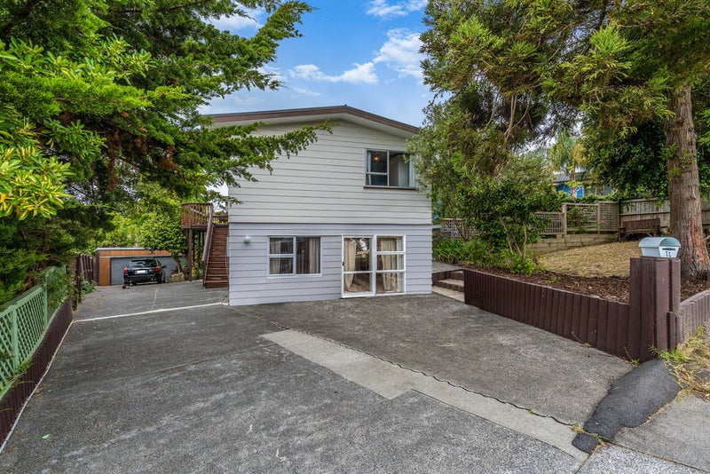 11 Kingussie Place, Highland Park, Auckland - Carousel 2