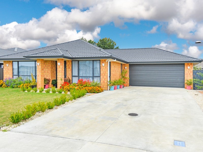 6 Sixty Mile Close, Frimley, Hastings - Carousel 1