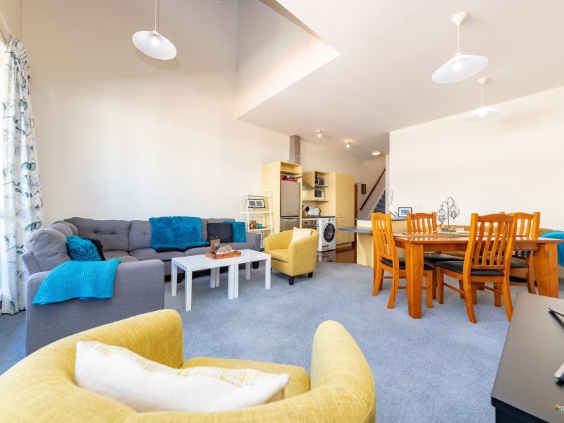 5/220 Thorndon Quay, Pipitea, Wellington - Carousel 1