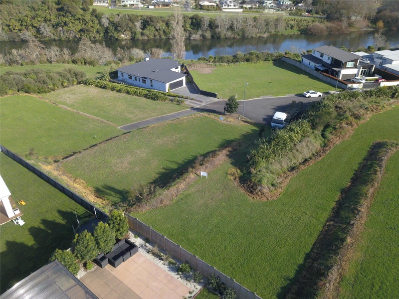 15 Riverside Lane, Flagstaff, Hamilton - Carousel 3