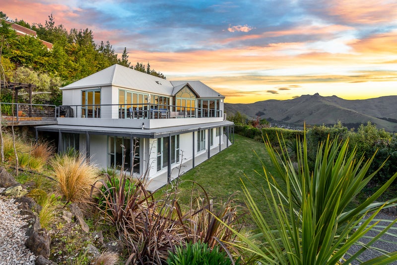 208 Cannon Hill Crescent, Mount Pleasant, Christchurch - Carousel 1
