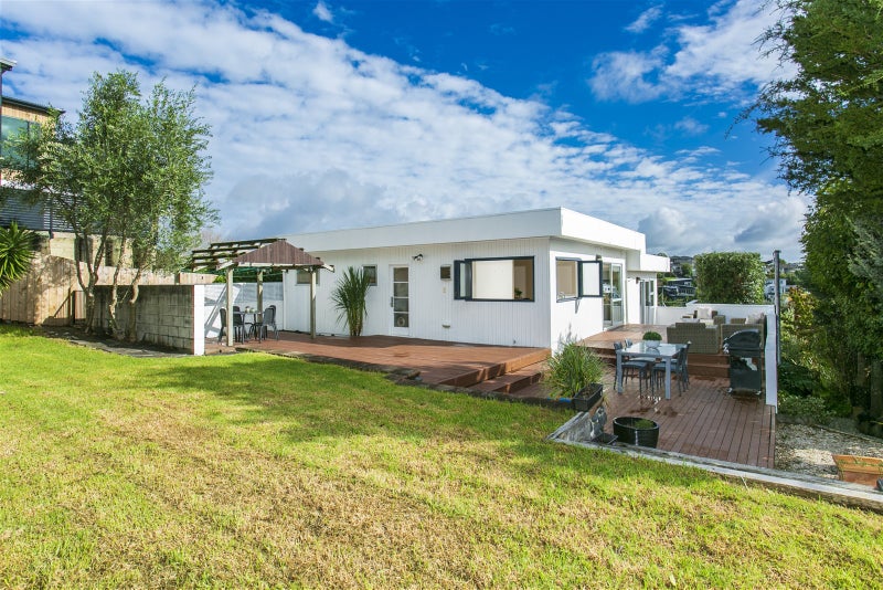 1/901 Beach Road, Waiake, Auckland - Carousel 1