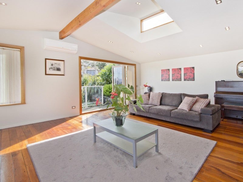 8 Howard Road, Point Howard, Lower Hutt - Carousel 2
