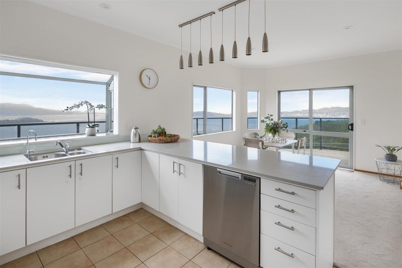 22 Bennett Grove, Newlands, Wellington - Carousel 2