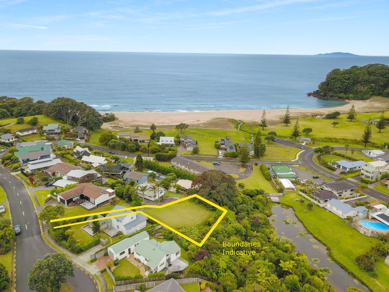 141 Bambury Place, Onemana - Carousel 1