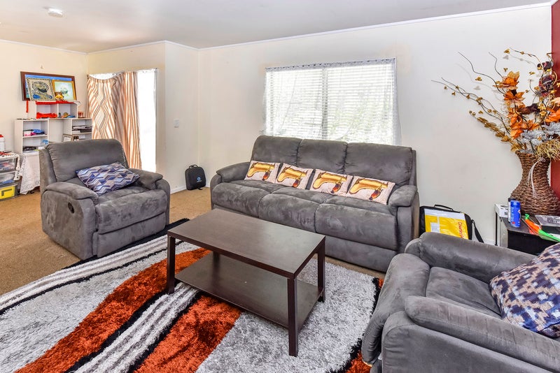1/10 Hatherley Place, Clendon Park, Auckland - Carousel 2