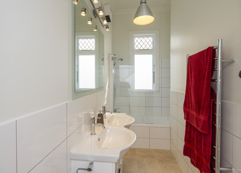 37 North Terrace, Kelburn, Wellington - Carousel 2