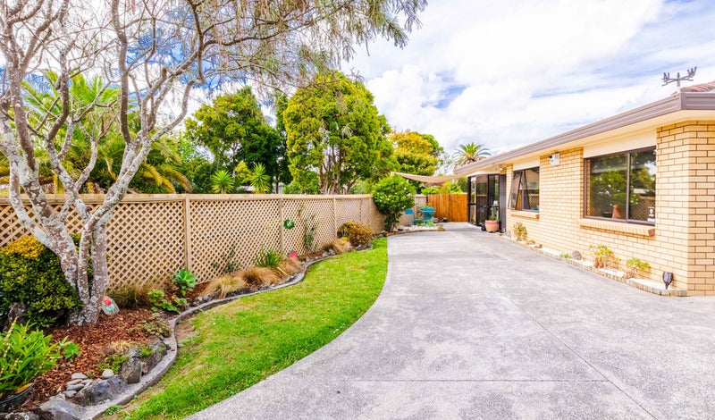 317 Royal Road, Massey, Auckland - Carousel 23