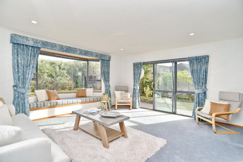 4 Fishermans Rest, Waimairi Beach, Christchurch - Carousel 2