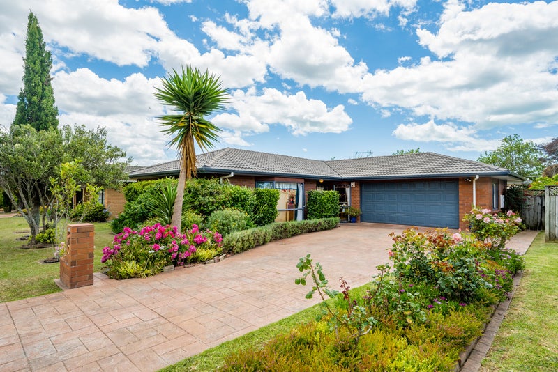 19 Huntington Drive, Huntington Park, Auckland - Carousel 1