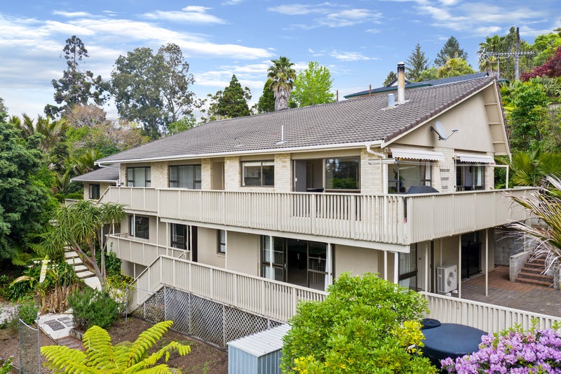 18 Atarua Gardens, Waiatarua, Auckland - Carousel 1