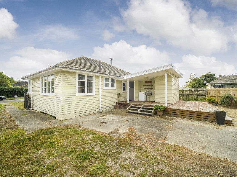 2 Manchester Street, Takaro, Palmerston North - Carousel 2
