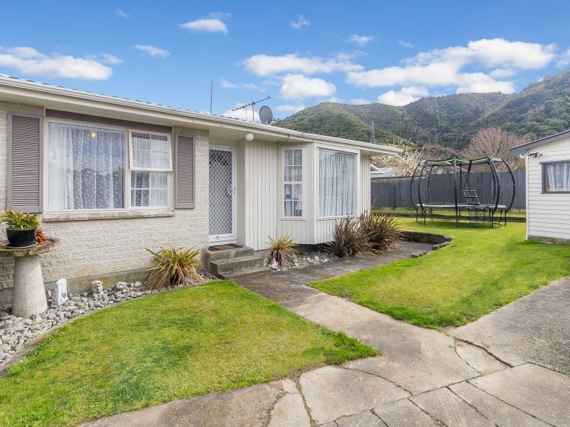 20B Denver Grove, Totara Park, Upper Hutt - Carousel 2