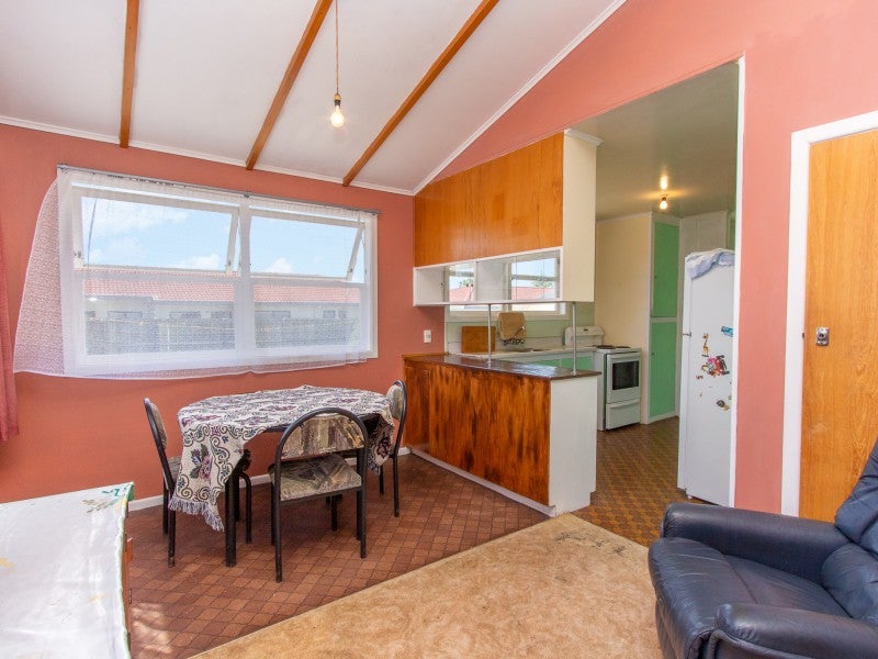 8 Clouston Crescent, Fenton Park, Rotorua - Carousel 2