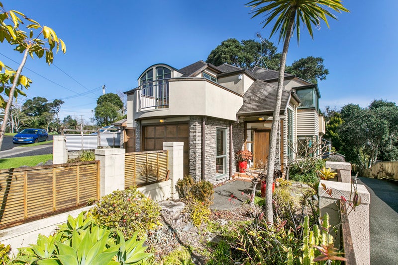 2/36 Sale Street, Howick, Auckland - Carousel 1