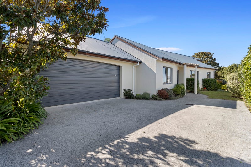 4 Pointon Glade, Grandview Heights, Hamilton - Carousel 1
