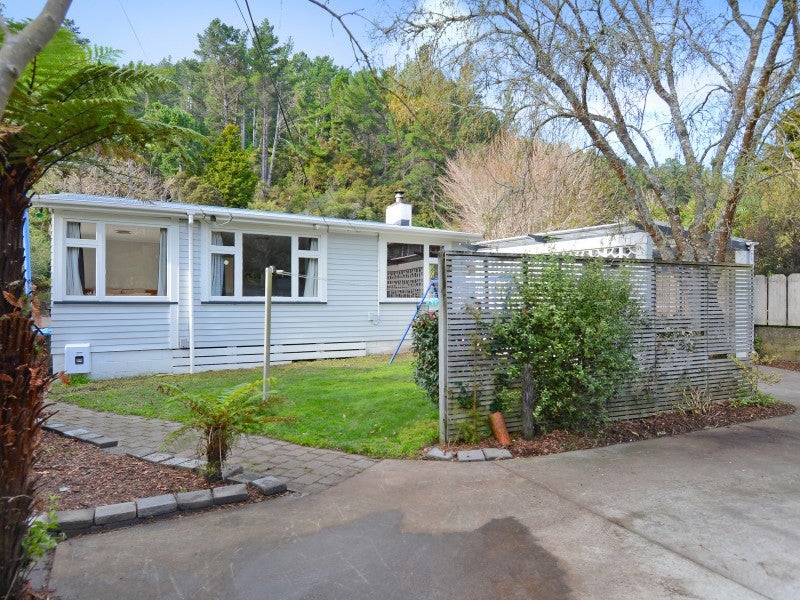 5 Elmslie Road, Pinehaven, Upper Hutt - Carousel 1