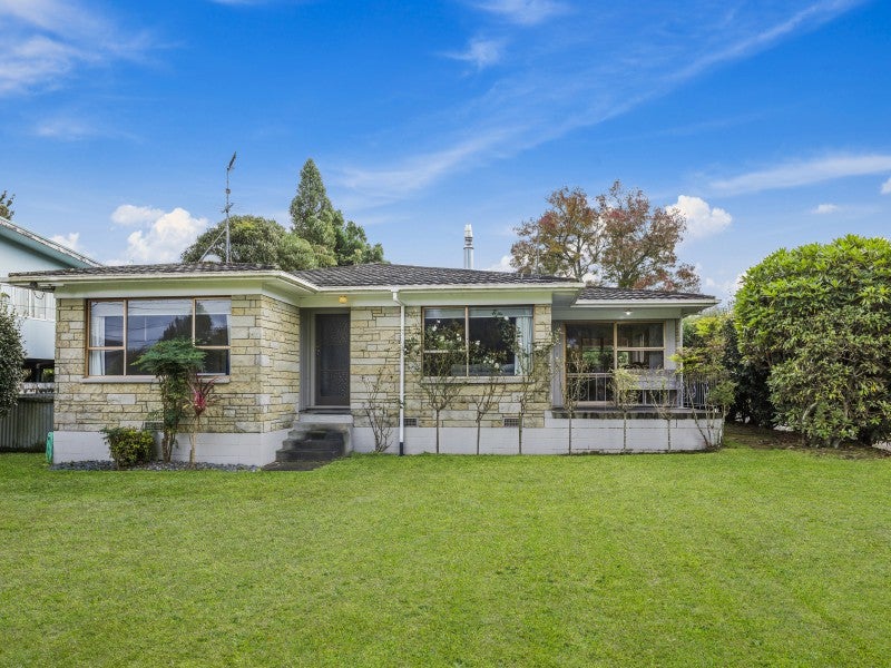 63 Grand Vue Road, Kawaha Point, Rotorua - Carousel 1