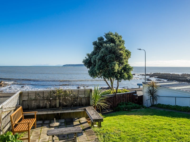 2 Moana Road, Plimmerton, Porirua - Carousel 1