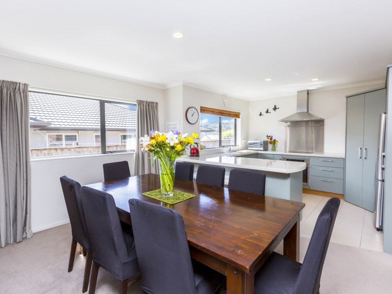 3 Aragon Grove, Kingsley Heights, Upper Hutt - Carousel 2