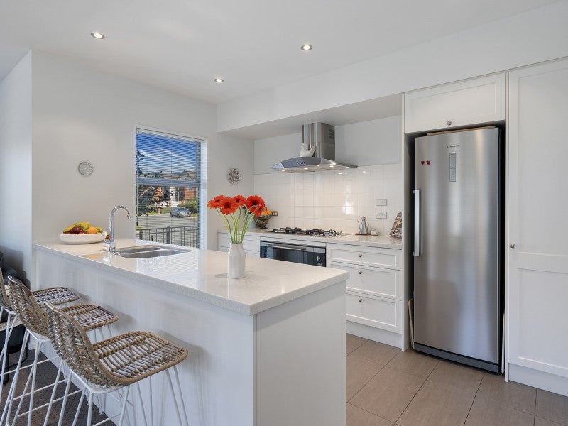 4 Henley Green, Northwood, Christchurch - Carousel 2