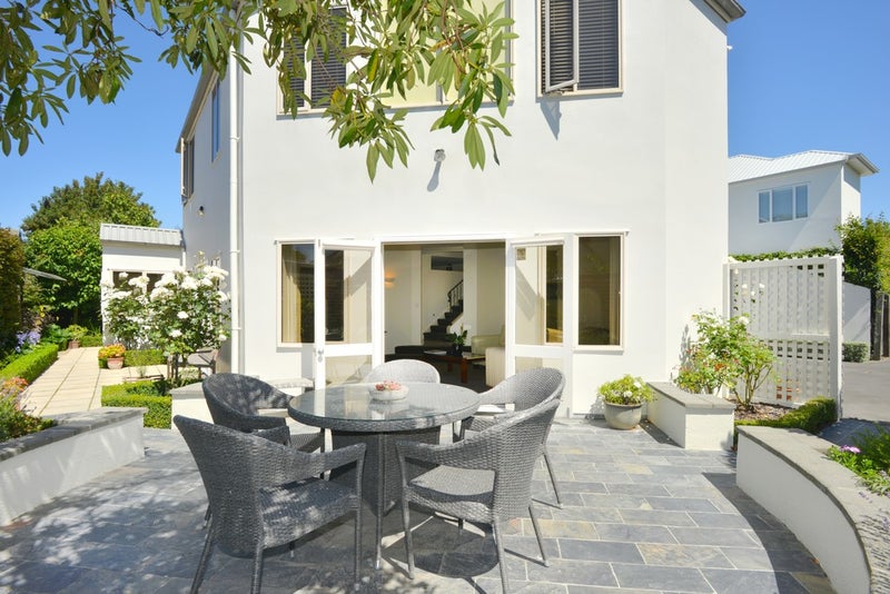 2/24 Thornycroft Street, Fendalton, Christchurch - Carousel 1