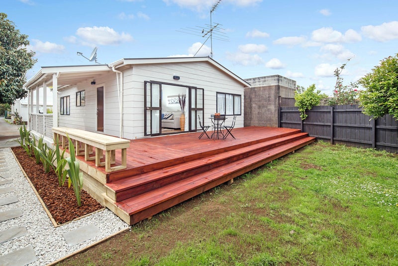 2/833 Manukau Road, Onehunga, Auckland - Carousel 1