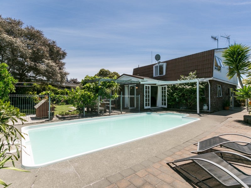 46 Upham Crescent, Taradale, Napier - Carousel 1