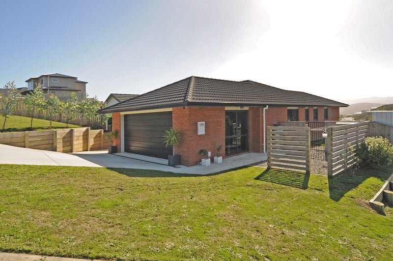 2 Semaphore Lane, Whitby, Porirua - Carousel 2