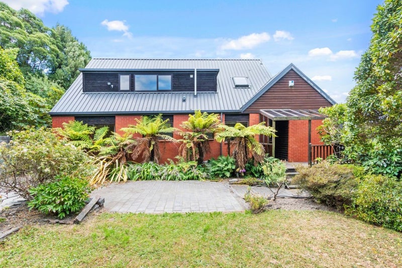 2 Studfold Row, Westmorland, Christchurch - Carousel 21