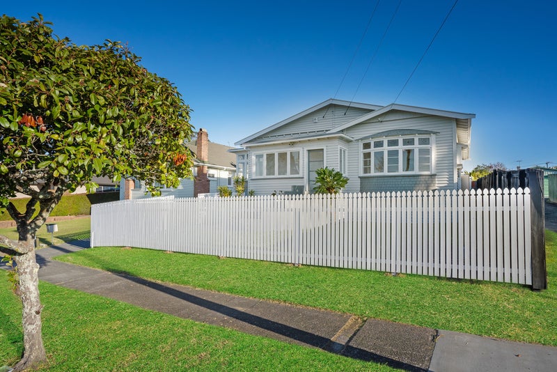 30 Taumata Road, Sandringham, Auckland - Carousel 1