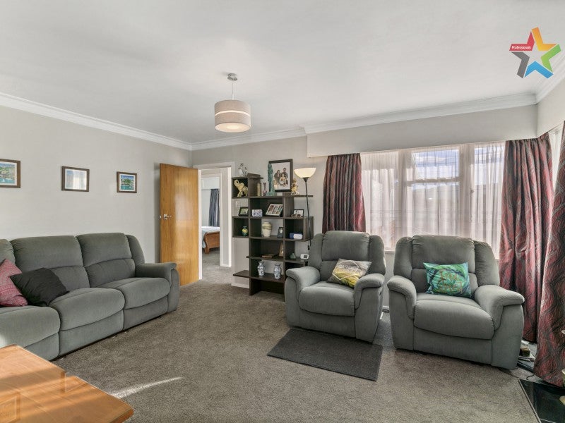 6 Rimu Street, Naenae, Lower Hutt - Carousel 2