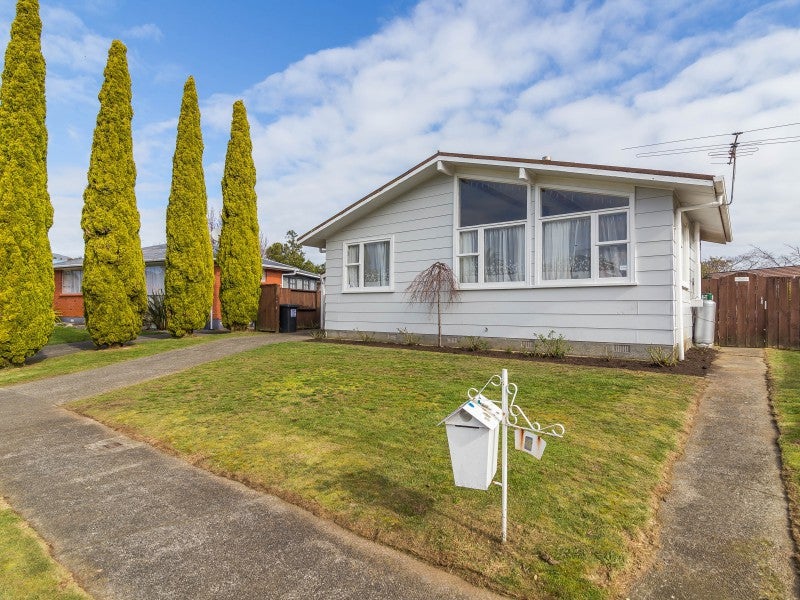 4 Akron Grove, Totara Park, Upper Hutt - Carousel 2