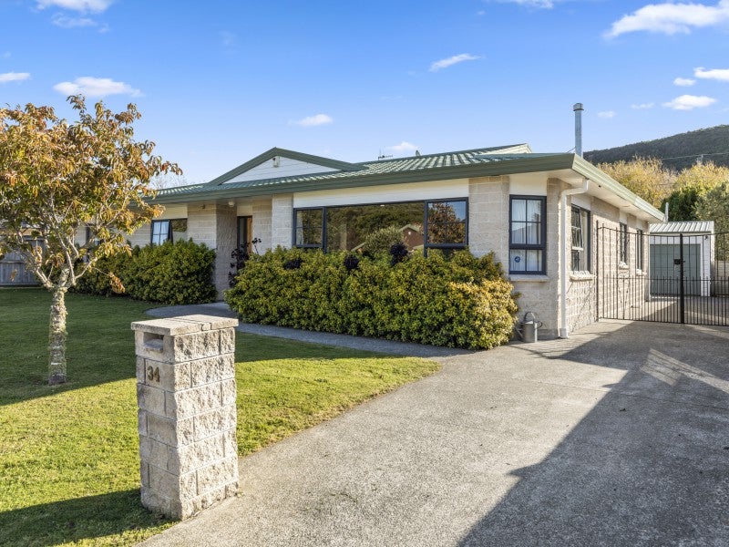 34 Mary Huse Grove, Manor Park, Lower Hutt - Carousel 1