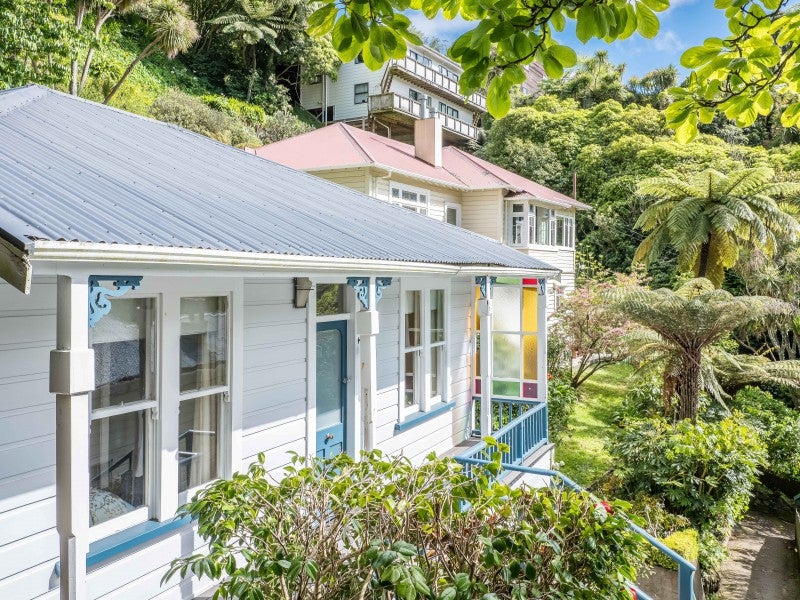 205 Glenmore Street, Kelburn, Wellington - Carousel 1