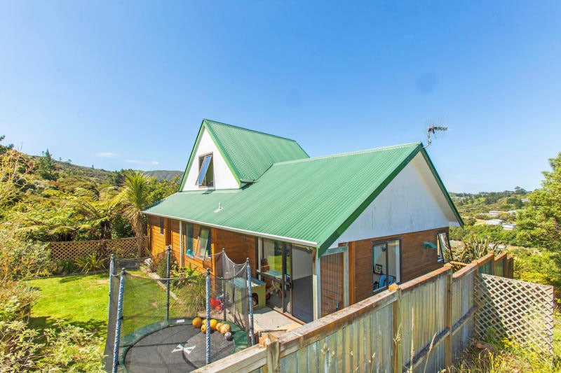 21 Castle Crescent, Stokes Valley, Lower Hutt - Carousel 18