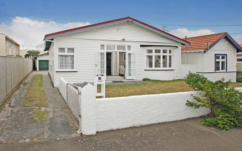 73 Apu Crescent, Lyall Bay, Wellington - Carousel 1