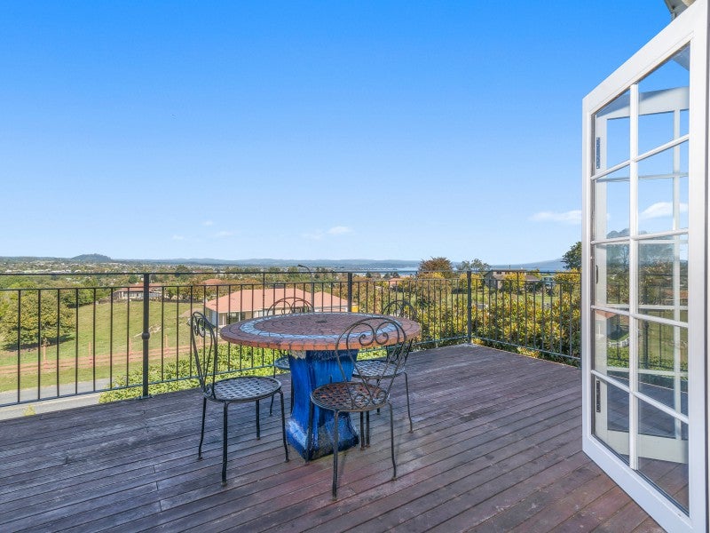 12 Chateau Crescent, Rangatira Park, Taupo - Carousel 1