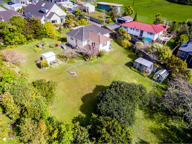 19 Cliff View Drive, Green Bay, Auckland - Carousel 1