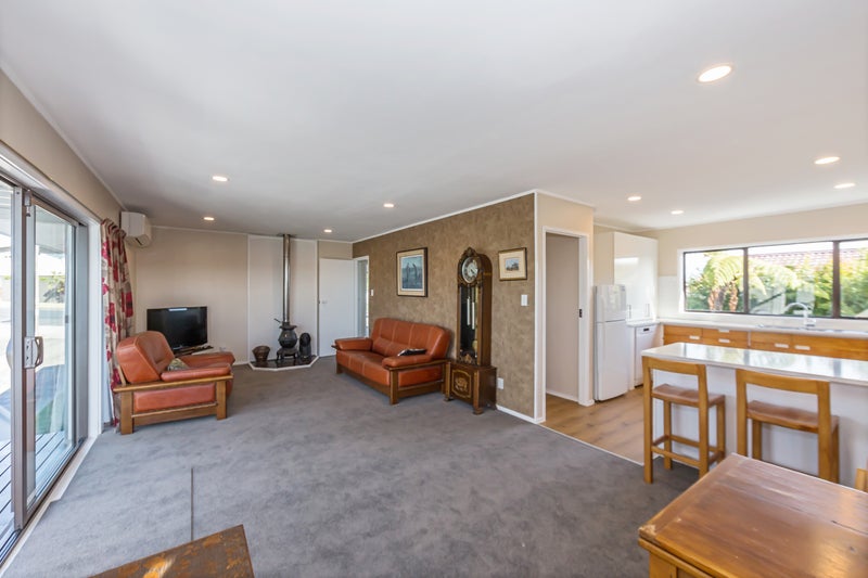 1/82A Pupuke Road, Hillcrest, Auckland - Carousel 1
