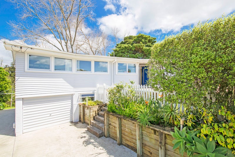27 Colmar Road, Mellons Bay, Auckland - Carousel 1