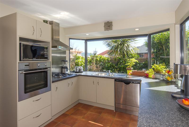 10 Silver Pine Avenue, Woodridge, Wellington - Carousel 2