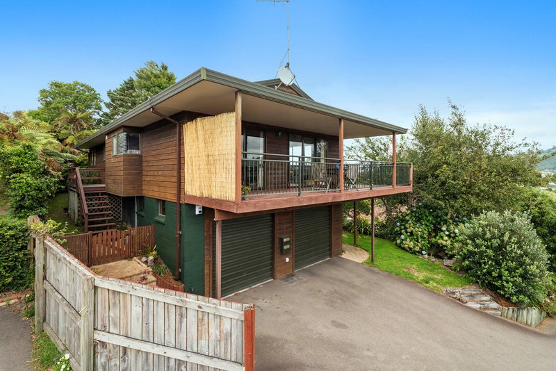 5A Leo Place, Kawaha Point, Rotorua - Carousel 1