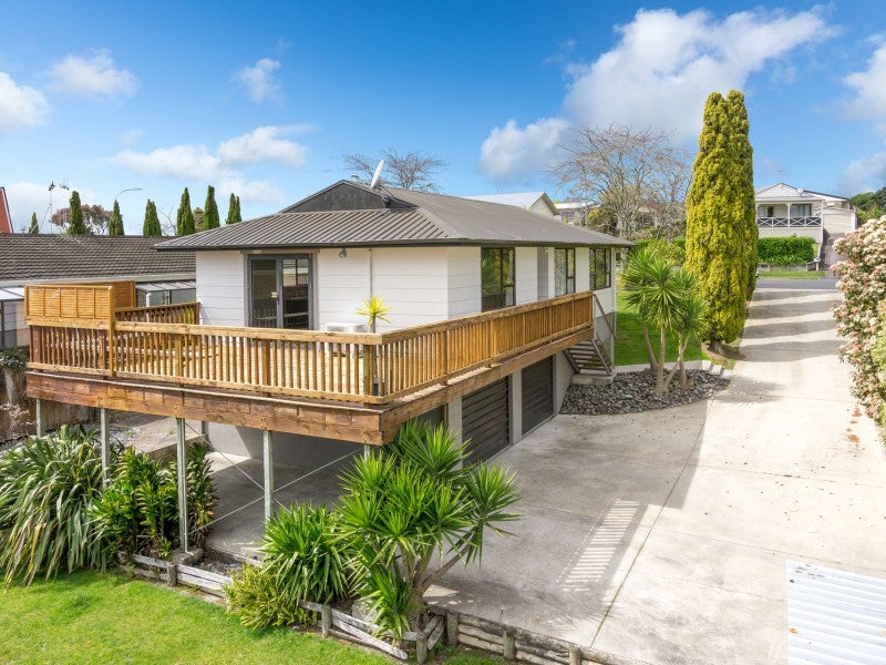 18 Pohutukawa Drive, Pukete, Hamilton - Carousel 2