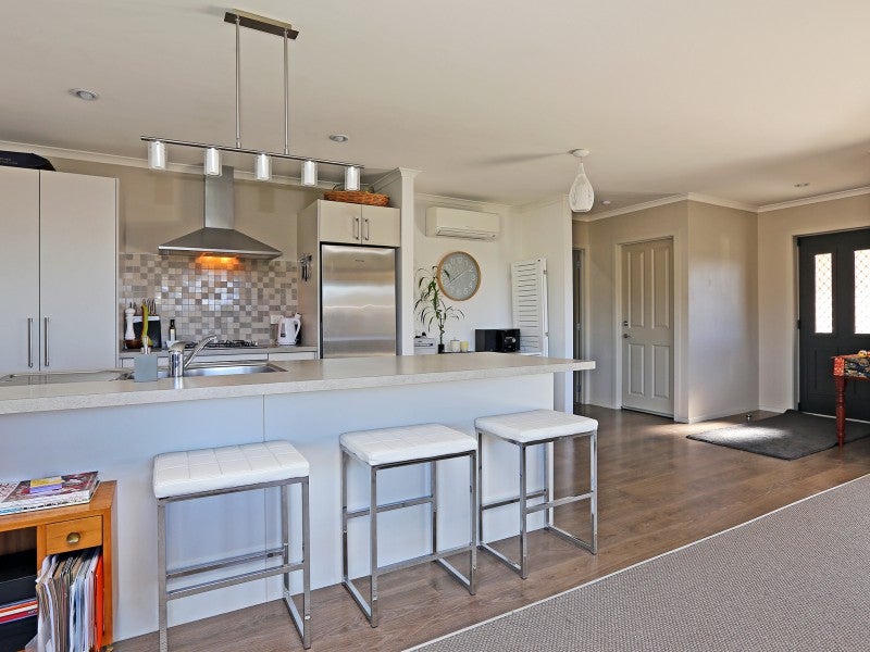 17 Lowry Place, Frimley, Hastings - Carousel 1